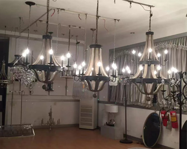 Chandelier Lighting Showroom_Portfolio_2